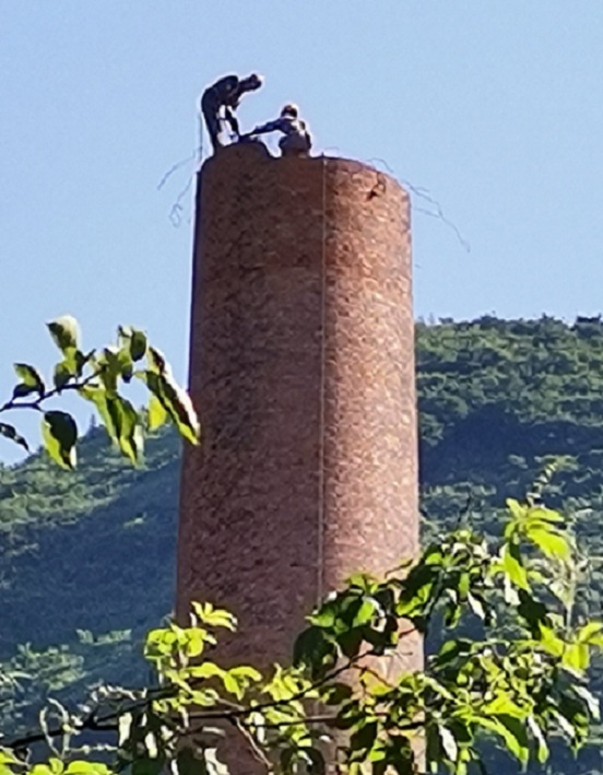 煙囪拆除:人工拆除與機械拆除的關(guān)鍵步驟